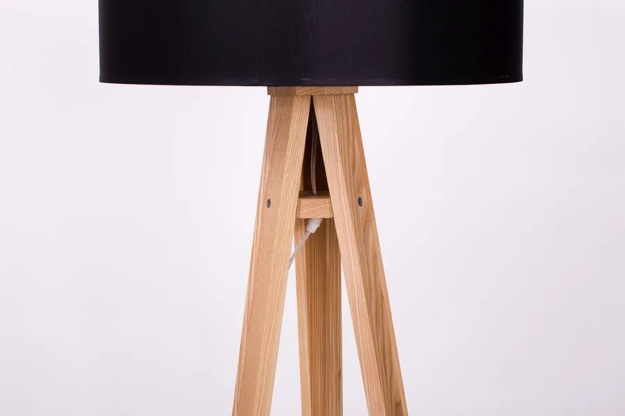 Jesionowa lampa podłogowa WANDA 45x140 cm - czarny abażur