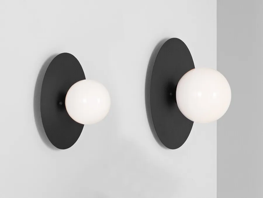 Lampa ścienna SKIVA BALL M - czarny