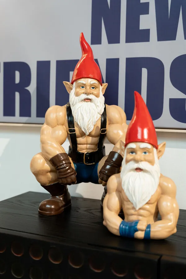 Figurka dekoracyjna GNOME MUSCLE 48 cm - wielokolorowy