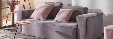 Sztruksowa sofa do salonu: czy sztruksowe tapicerki zdetronizują plusze?