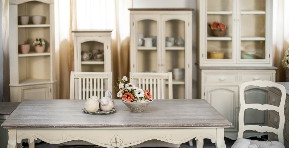 shabby chic style furniture...