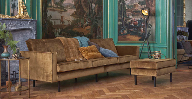 elegancka aksamitna sofa w salonie