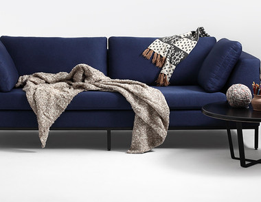 Sofa na nóżkach i wszystko co należy o niej wiedzieć Sofa na nóżkach i wszystko co należy o niej wiedzieć