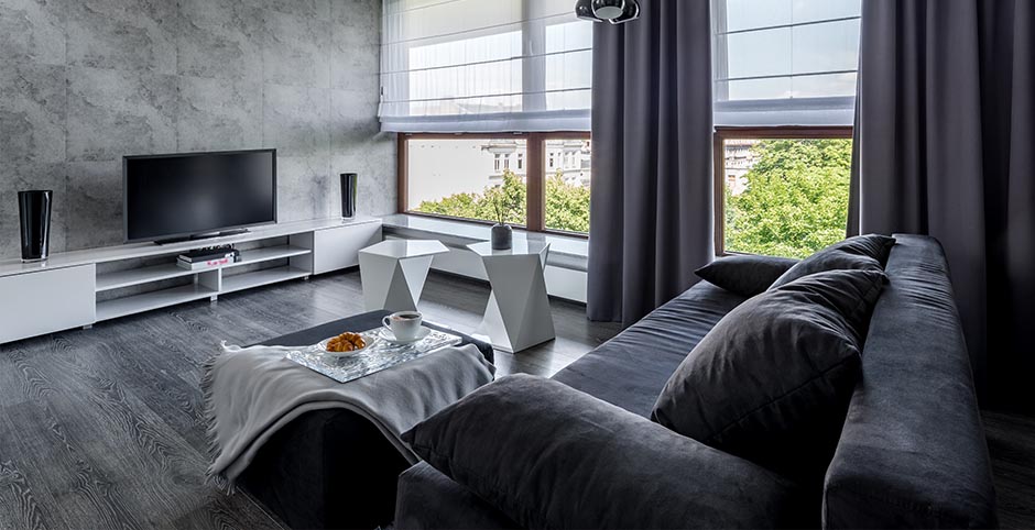 Salon z ciemną podłogą - aranżacje i pomysły