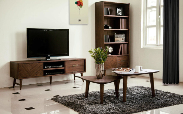 Jasny salon z meblami w stylu vintage